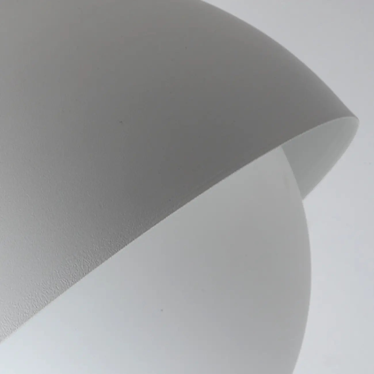 Plafonnier semi-encastré minimaliste à abat-jour mini dôme