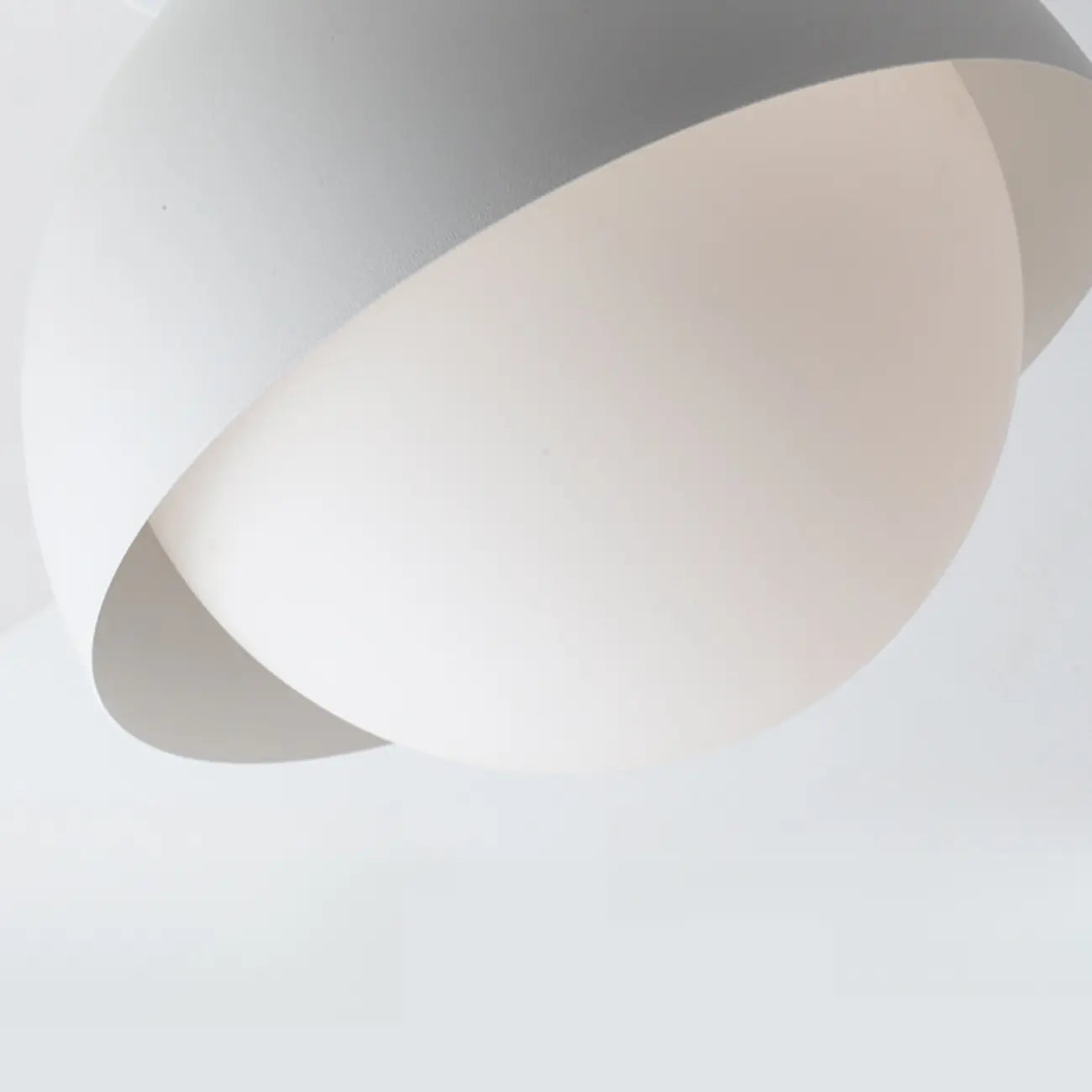 Plafonnier semi-encastré minimaliste à abat-jour mini dôme