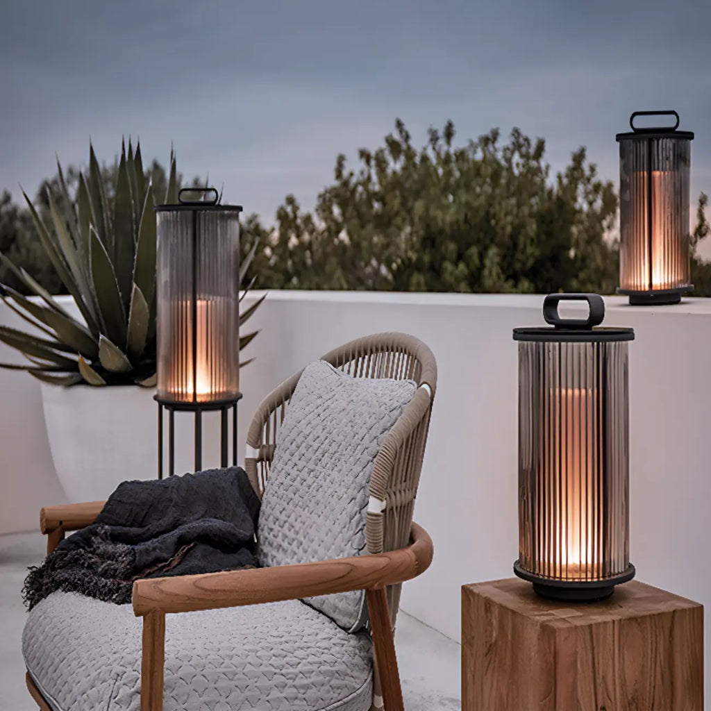 Lampes solaires portables cylindriques verticales pour poteaux d'extérieur