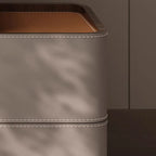 Table de chevet minimaliste en cuir marron et gris à 2 tiroirs