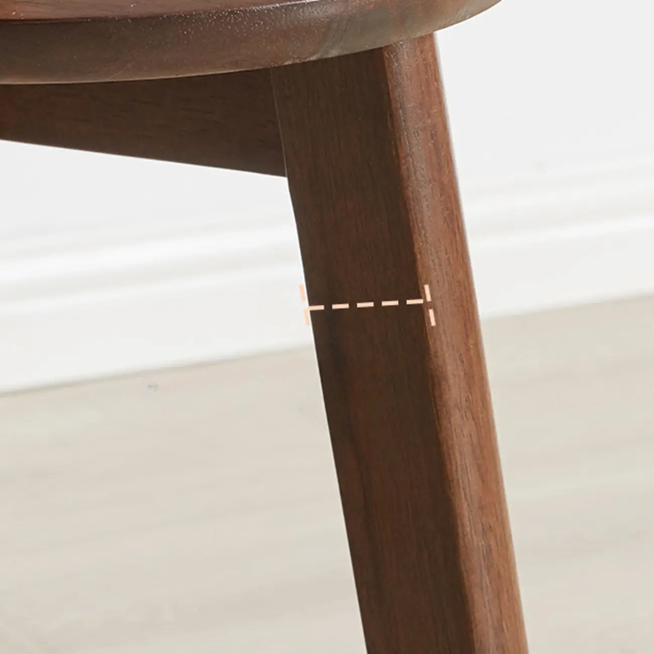 Table d'appoint ronde en bois marron avec piètement tripode et rangement