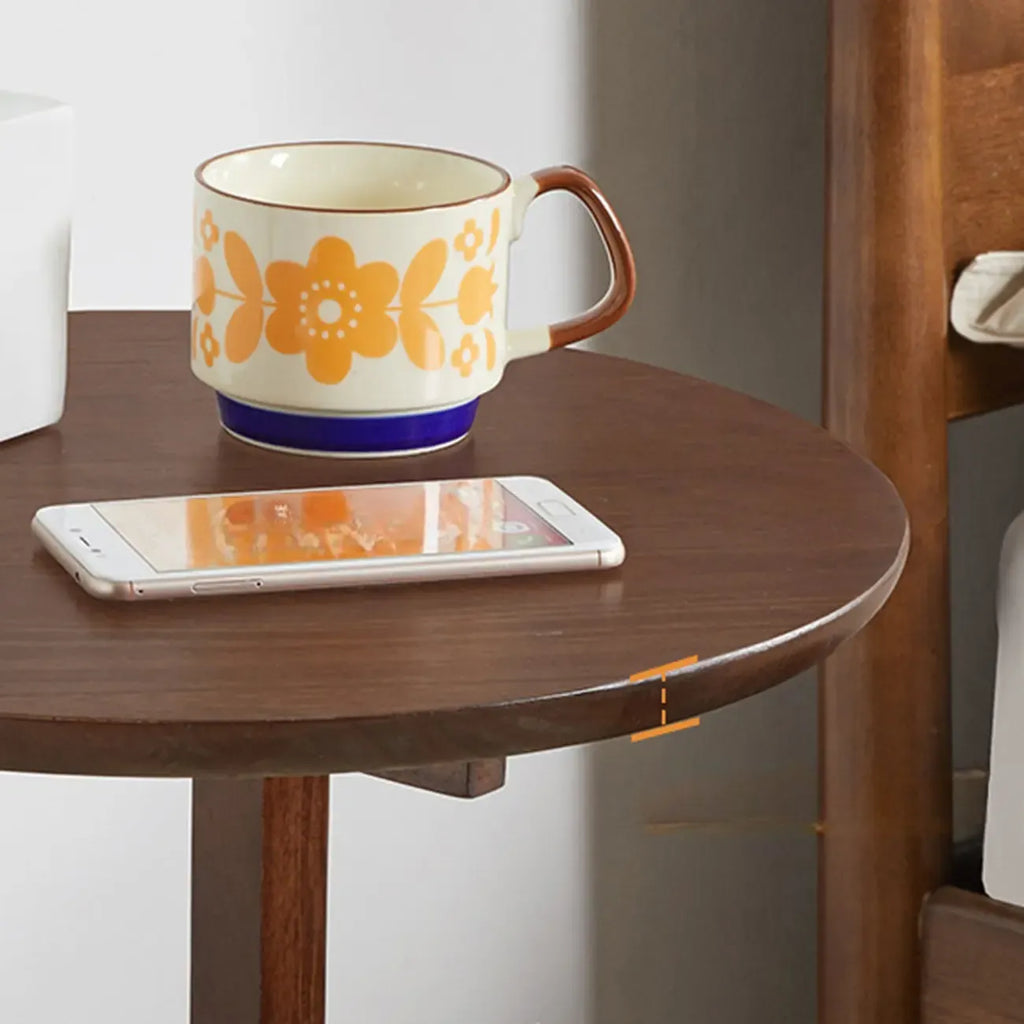 Table d'appoint ronde en bois marron avec piètement tripode et rangement