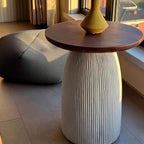 Table d'appoint ronde marron sur pied pour salon