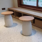 Table d'appoint ronde marron sur pied pour salon