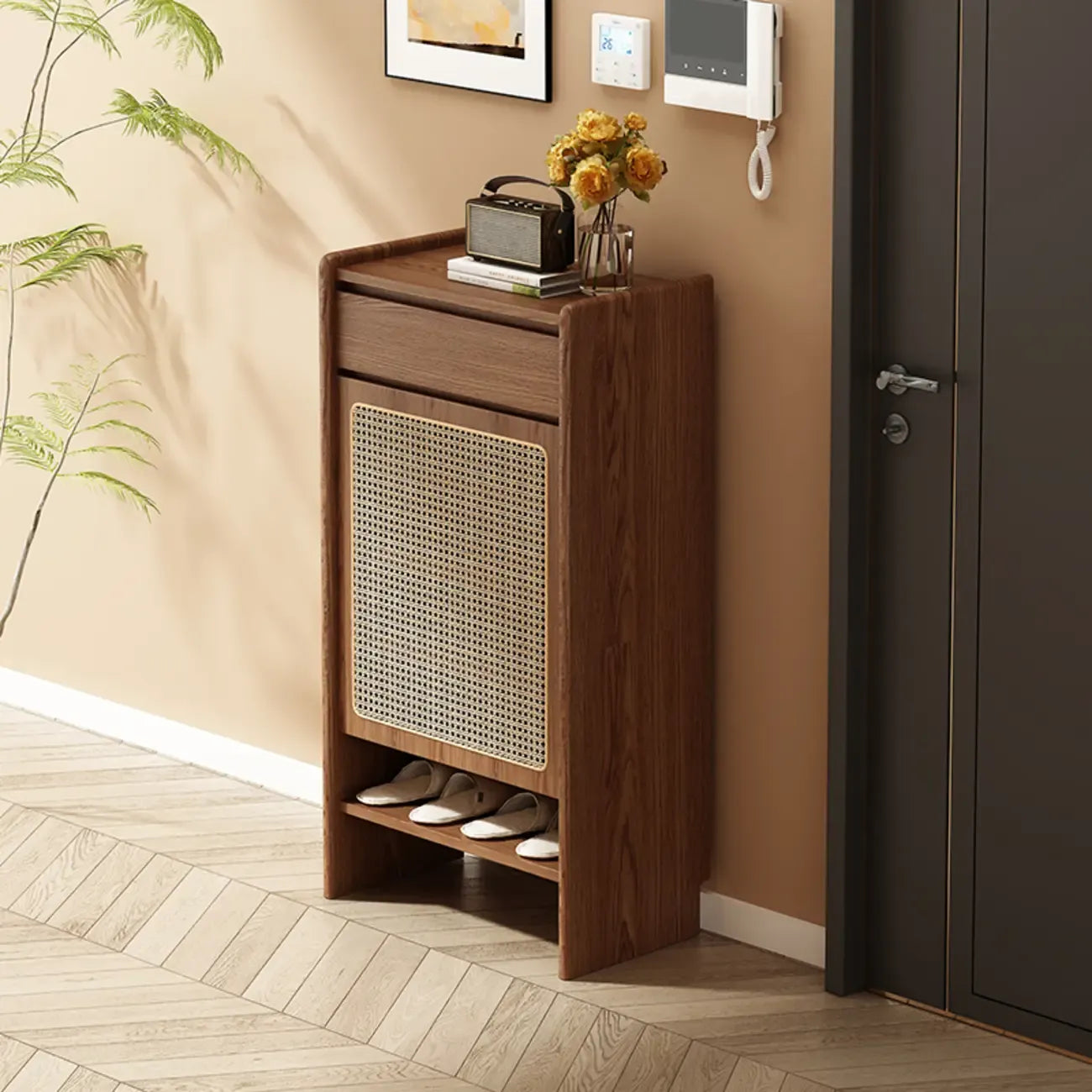 Meuble à chaussures bohème en rotin et chêne naturel