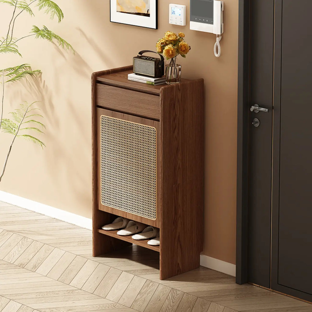 Meuble à chaussures bohème en rotin et chêne naturel