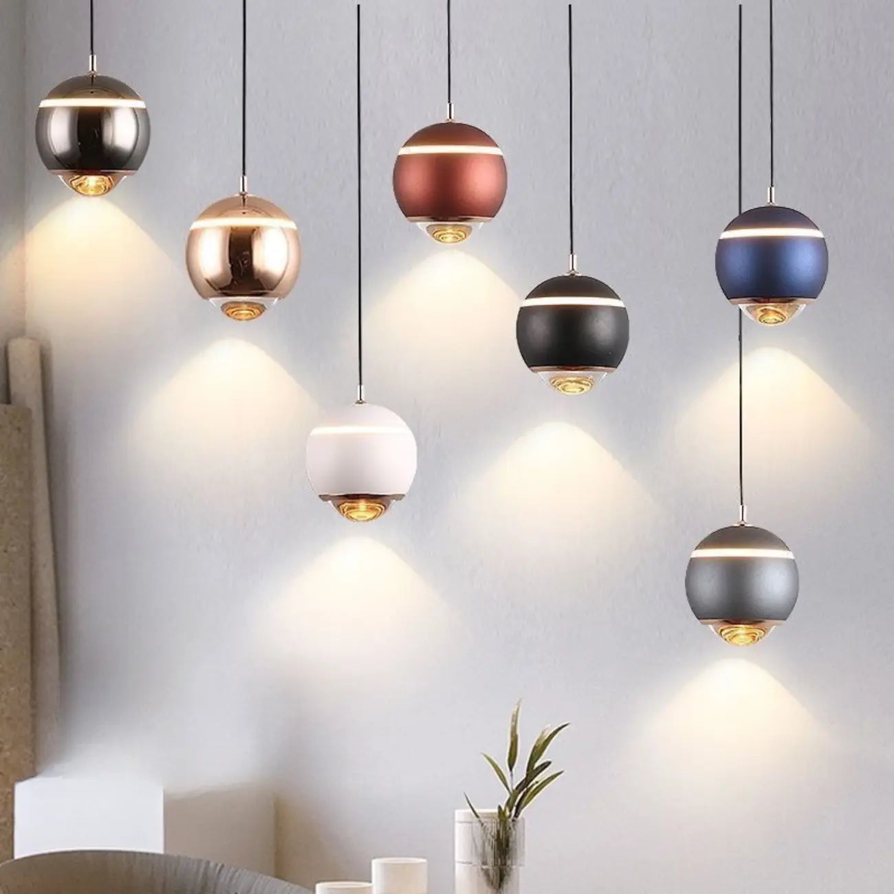 Suspension moderne en métal et verre avec globe et LED blanc chaud
