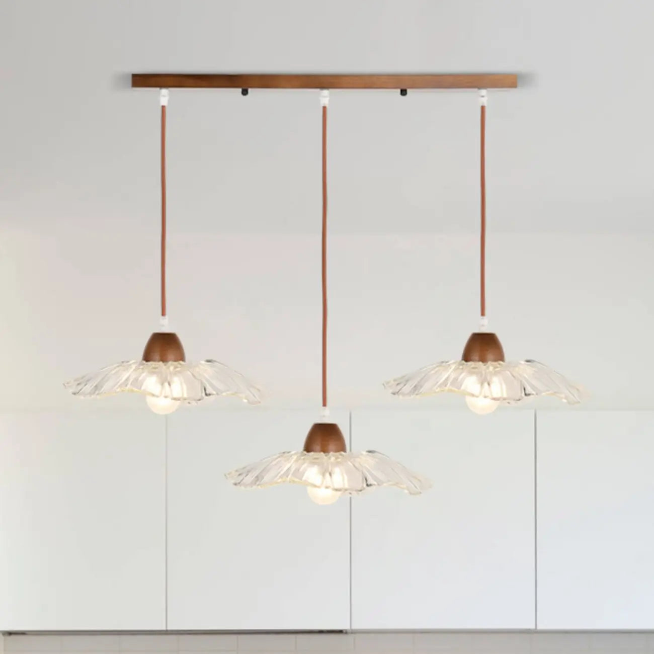 Suspension moderne à 3 lumières en verre et bois pour îlot de cuisine