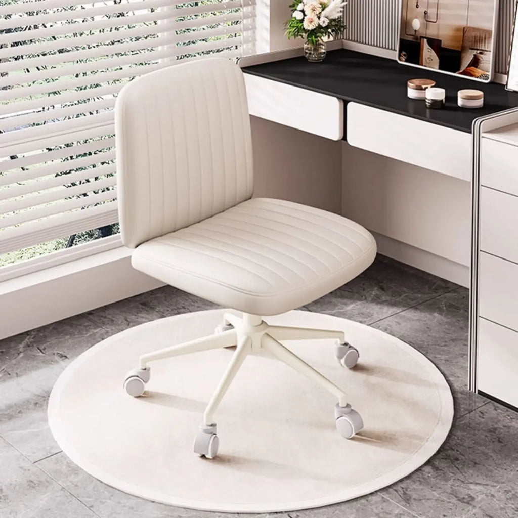 Fauteuil de bureau pivotant en cuir blanc simple