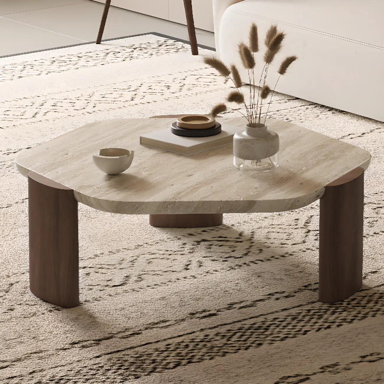 Table basse moderne hexagonale/ronde avec plateau en travertin beige.