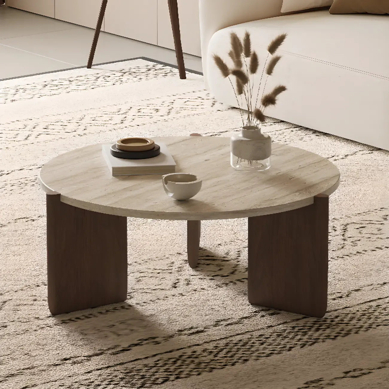 Table basse moderne hexagonale/ronde avec plateau en travertin beige.