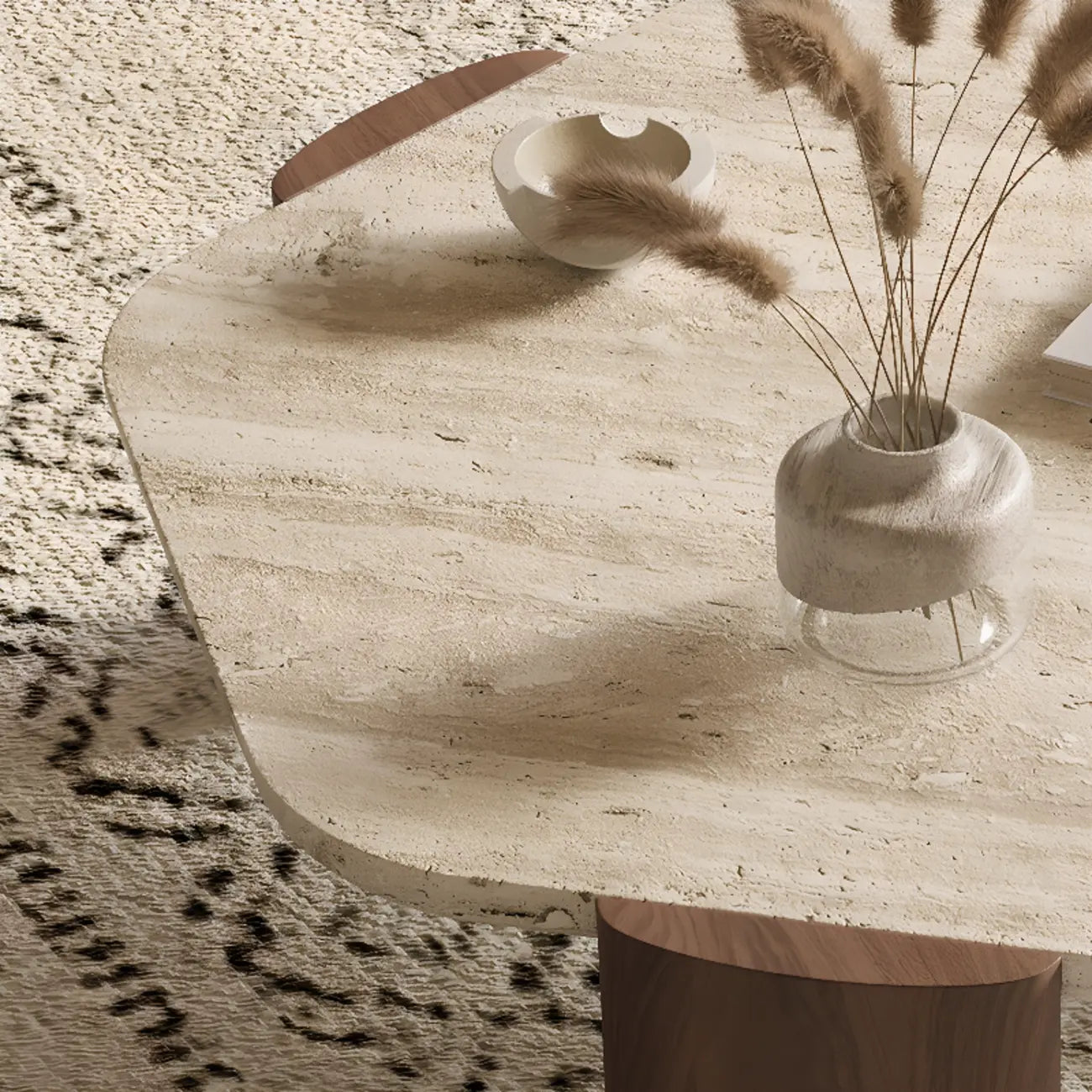 Table basse moderne hexagonale/ronde avec plateau en travertin beige.