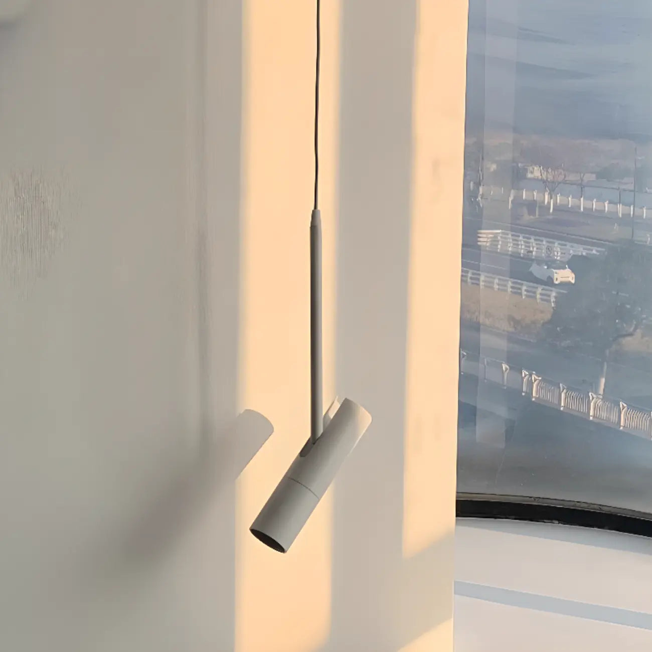 Suspension cylindrique réglable en métal noir