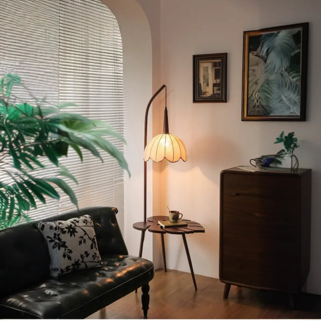 Lampadaire trépied arqué avec table, abat-jour en tissu à motif floral rustique