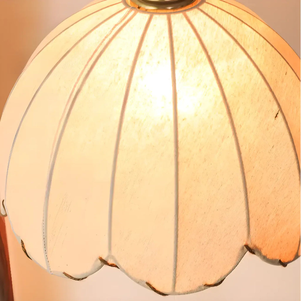 Lampadaire trépied arqué avec table, abat-jour en tissu à motif floral rustique