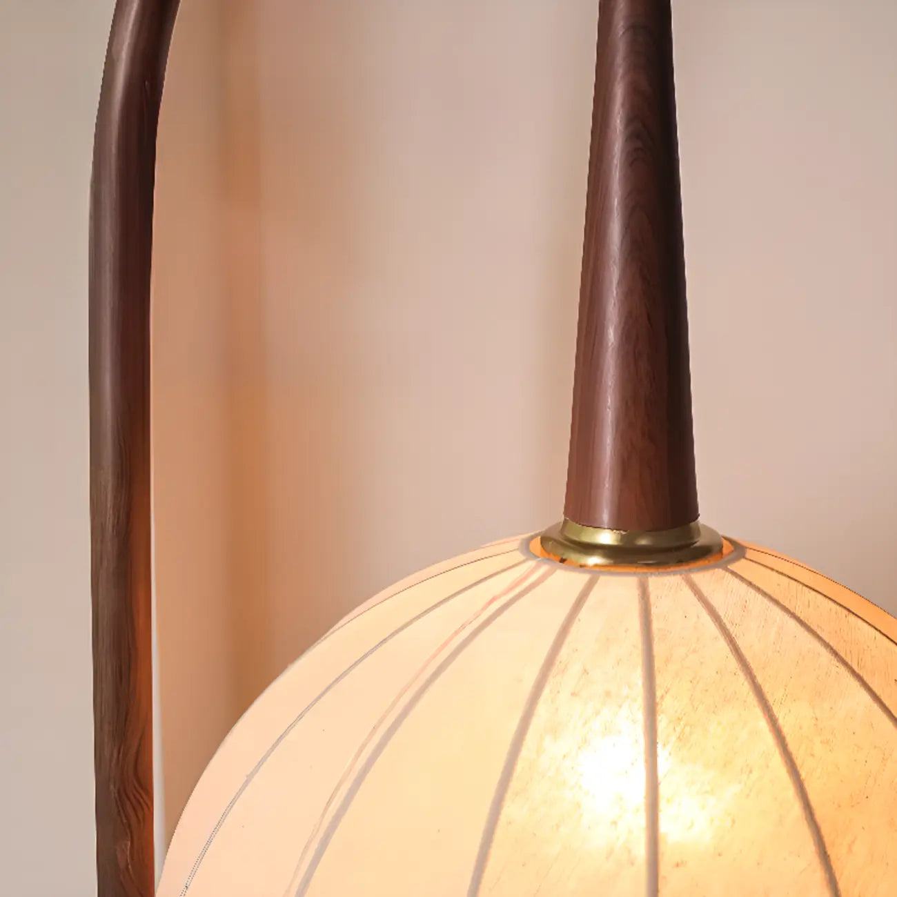 Lampadaire trépied arqué avec table, abat-jour en tissu à motif floral rustique