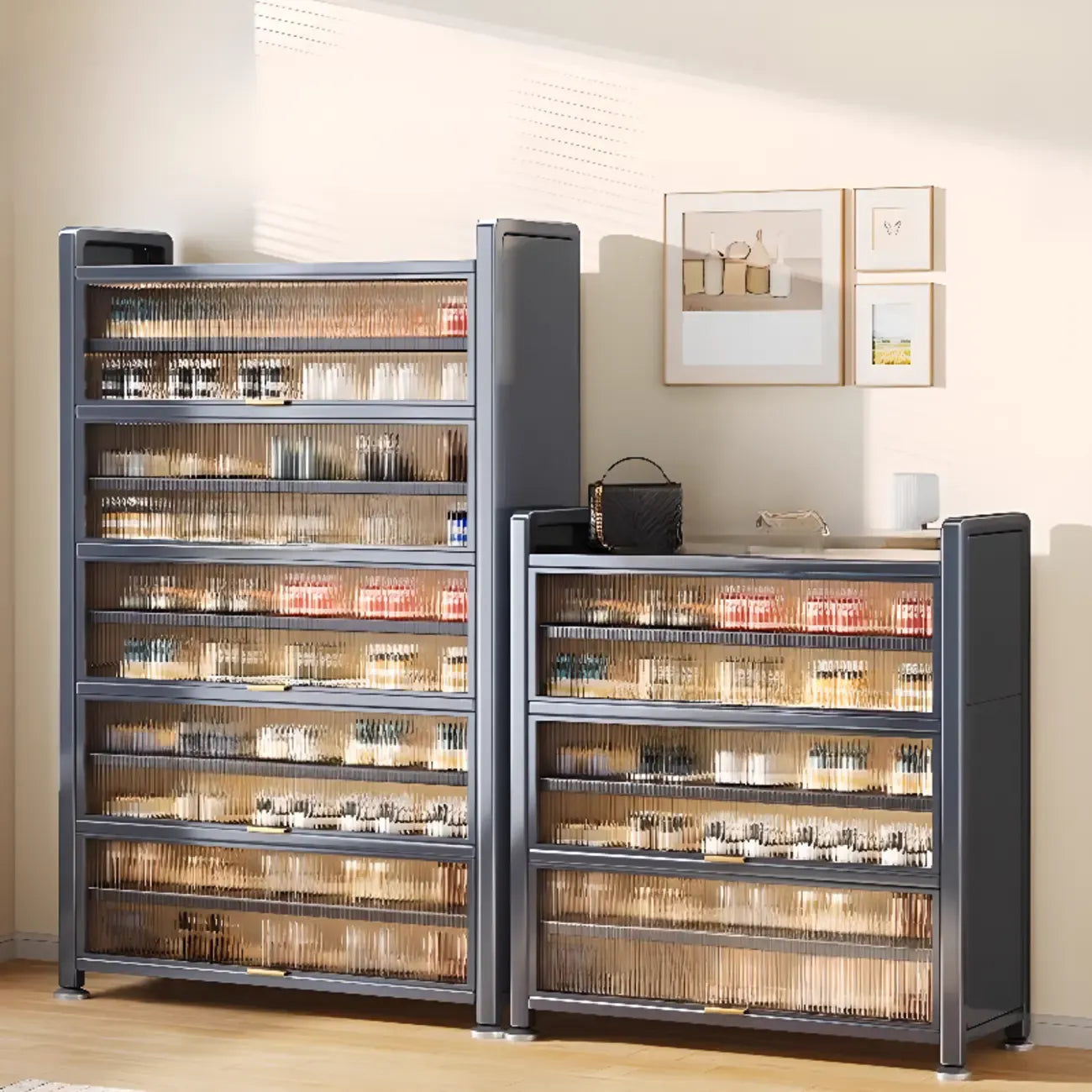 Étagère à chaussures en métal gris anthracite avec porte rabattable réglable