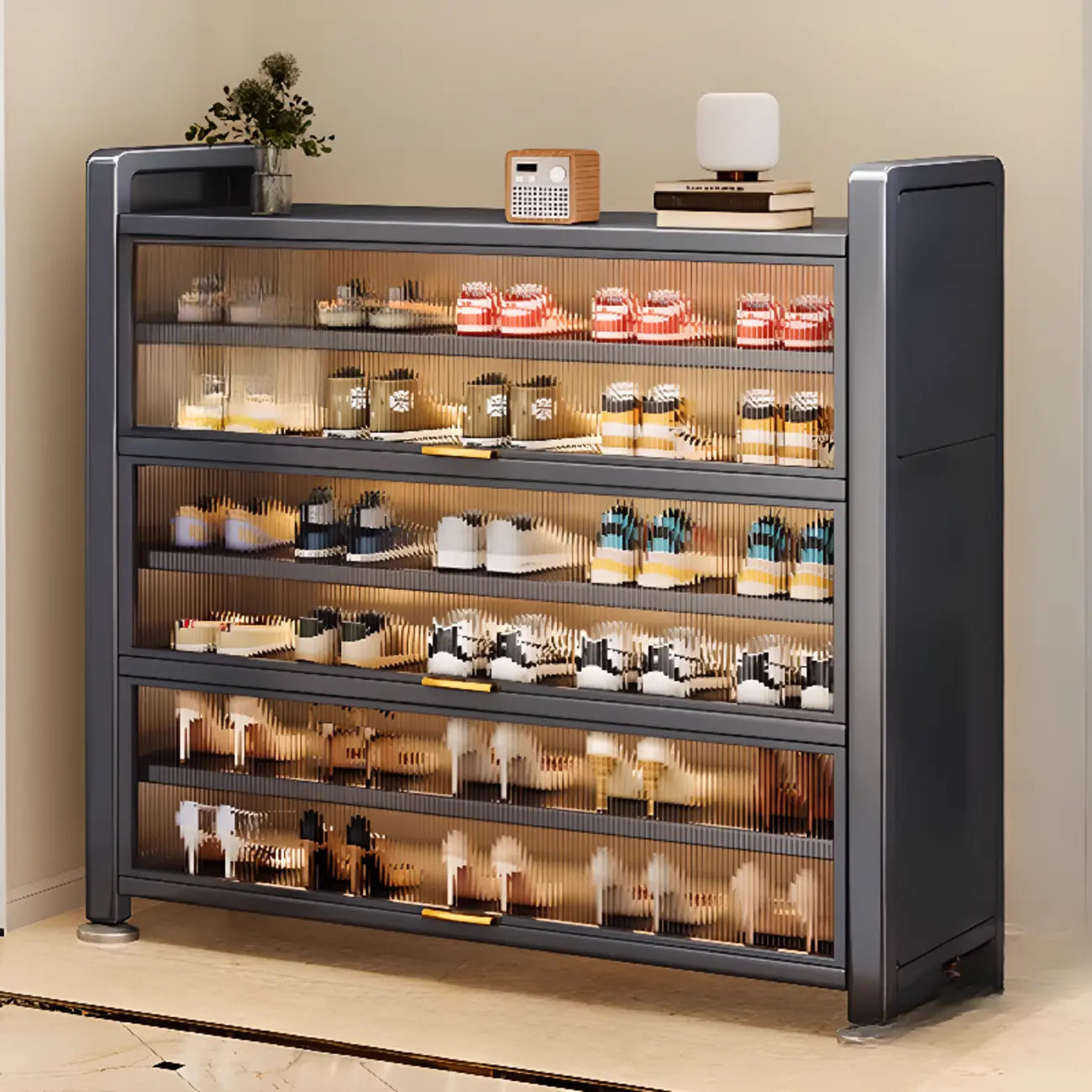 Étagère à chaussures en métal gris anthracite avec porte rabattable réglable