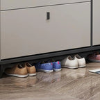 Meuble à chaussures étroit et élégant en bois gris avec porte rabattable