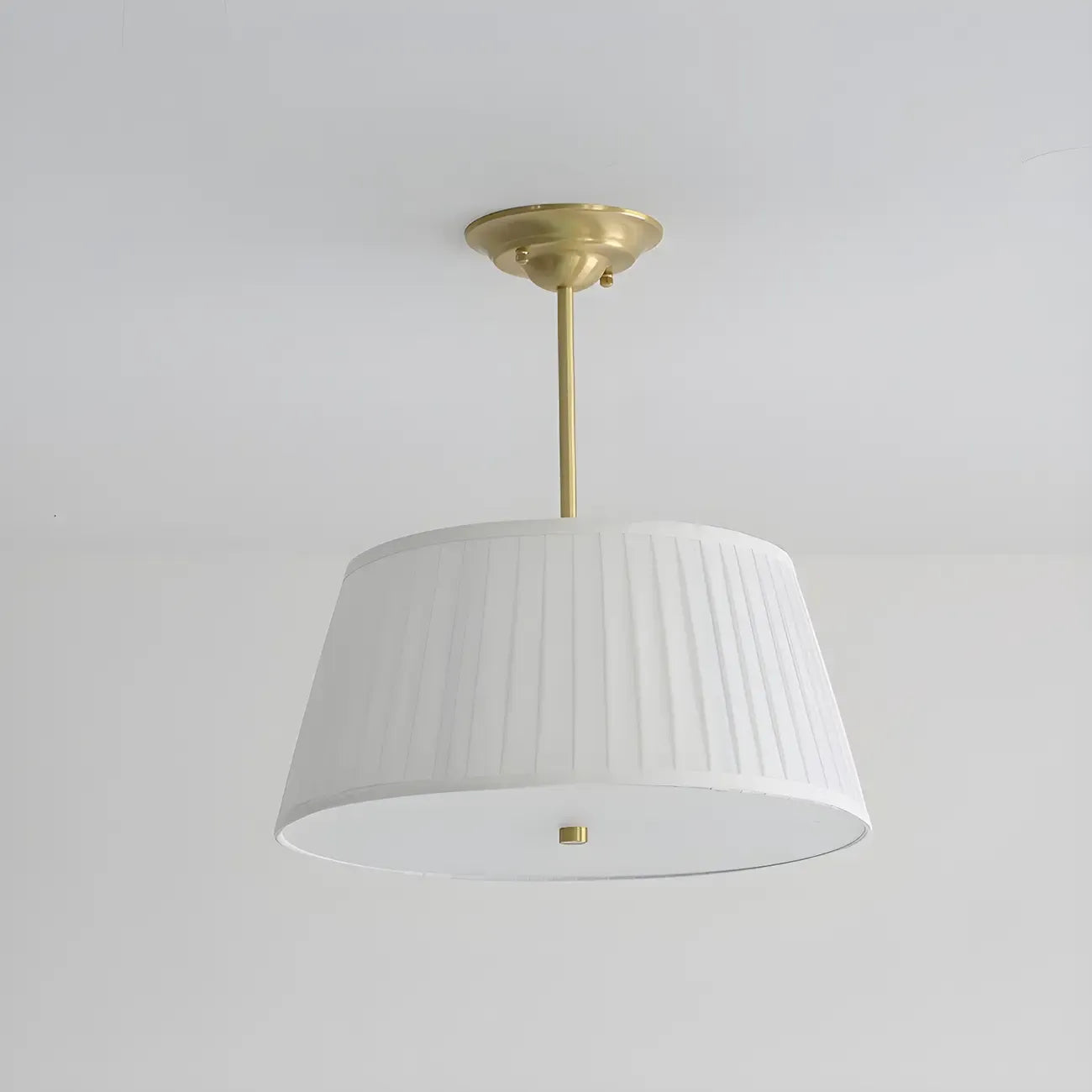 Lustre minimaliste en métal plissé avec abat-jour