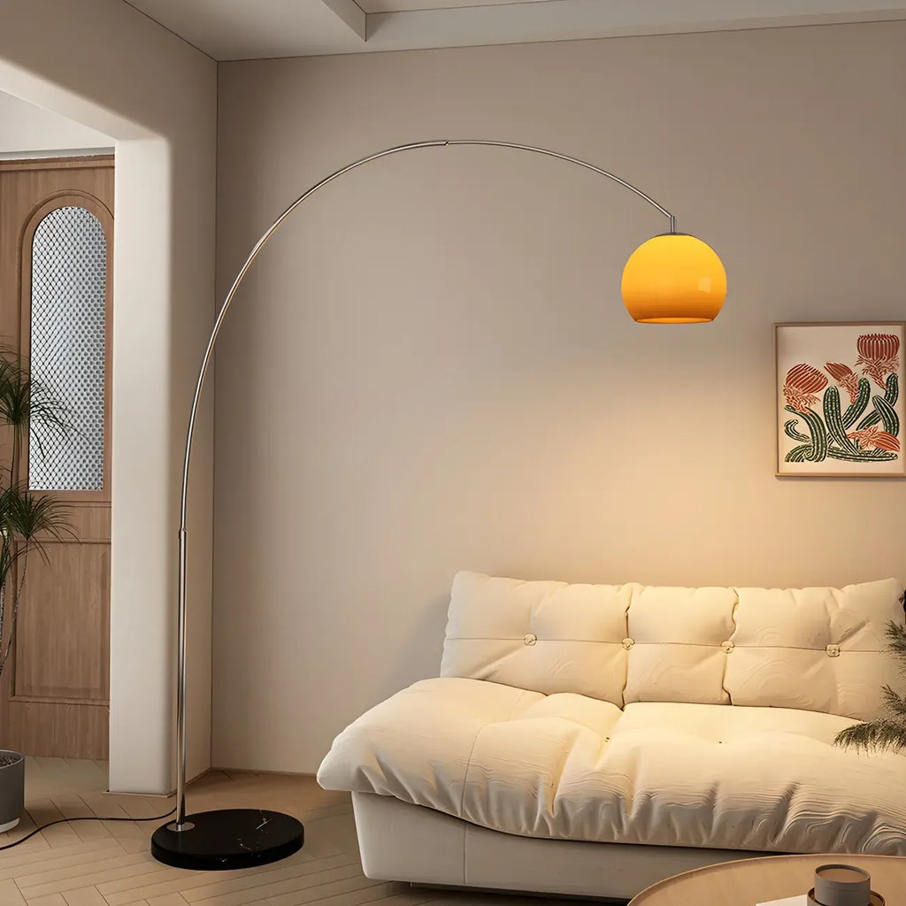 Lampadaire en acier arqué avec dôme en verre de style nordique