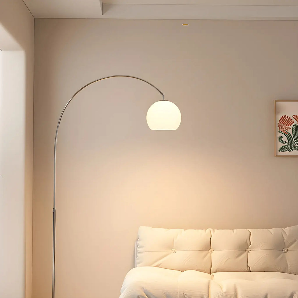 Lampadaire en acier arqué avec dôme en verre de style nordique