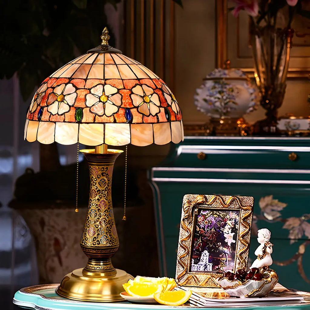 Lampe de table en laiton antique à deux lumières, en forme de dôme et verre coloré