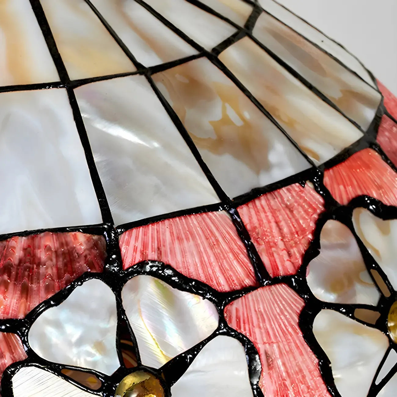 Lampe de table en laiton antique à deux lumières, en forme de dôme et verre coloré