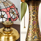 Lampe de table en laiton antique à deux lumières, en forme de dôme et verre coloré