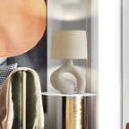 Lampe de table géométrique en résine blanche à intensité variable pour chambre à coucher