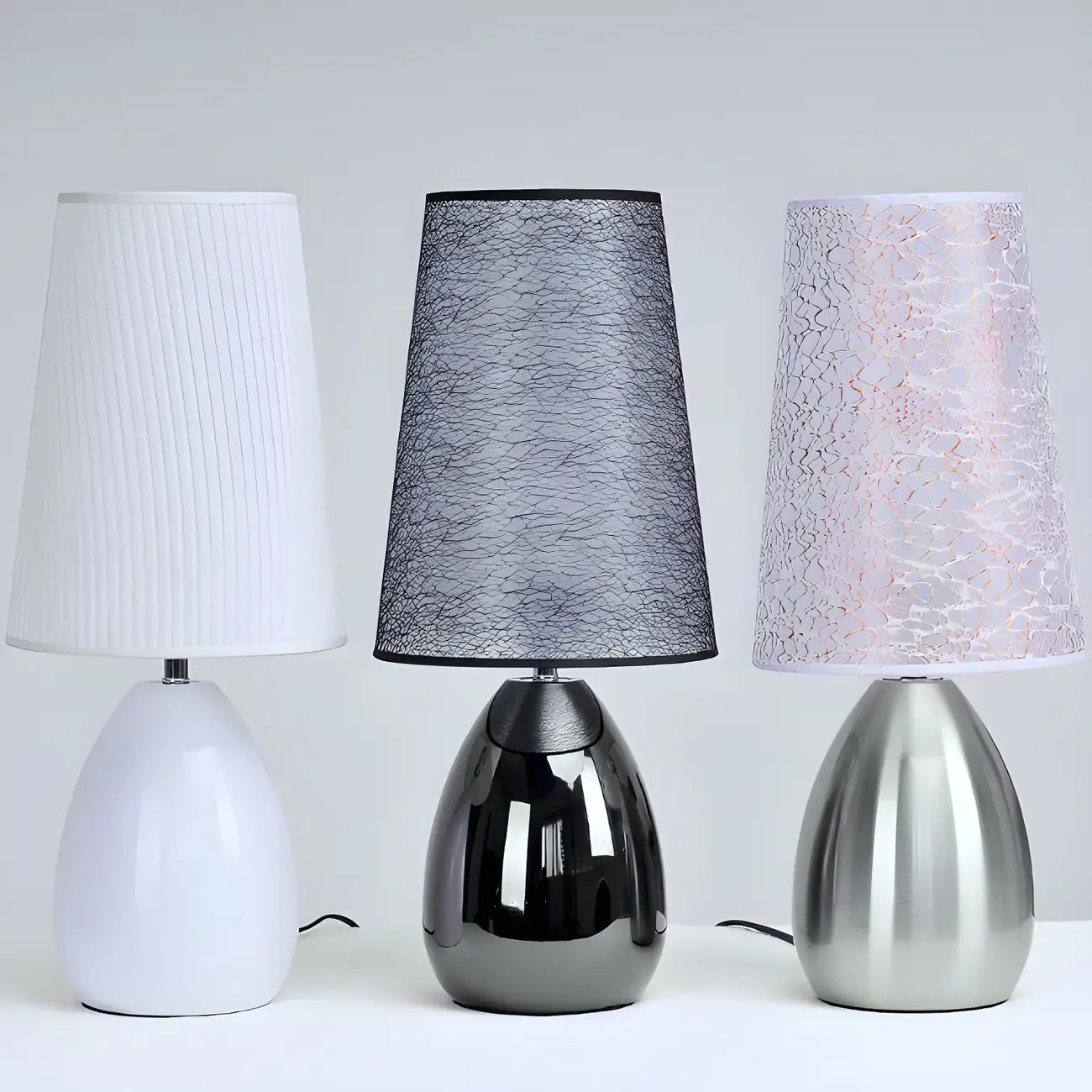 Lampe de table tactile LED élégante en tissu noir pour chambre à coucher